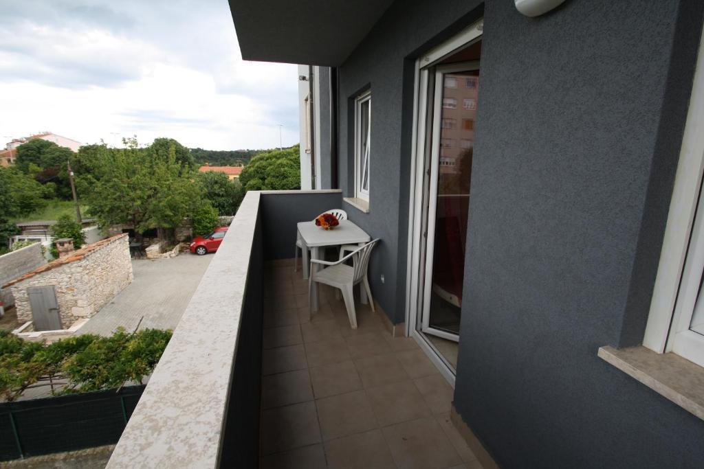 Apartments Tena With Private Parking Pula Quarto foto